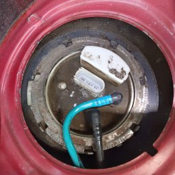 Wymiana pompy paliwa.