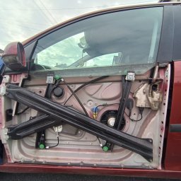 Naprawa mechanizmu zamka centralnego.