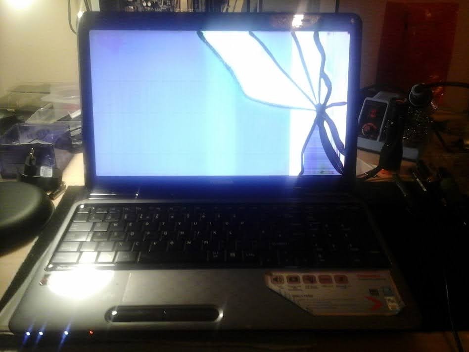 Wymiana ekranu LCD laptop.