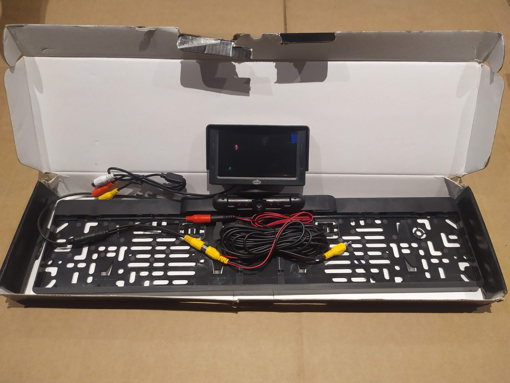 Całkowita instalacja kamery cofania.