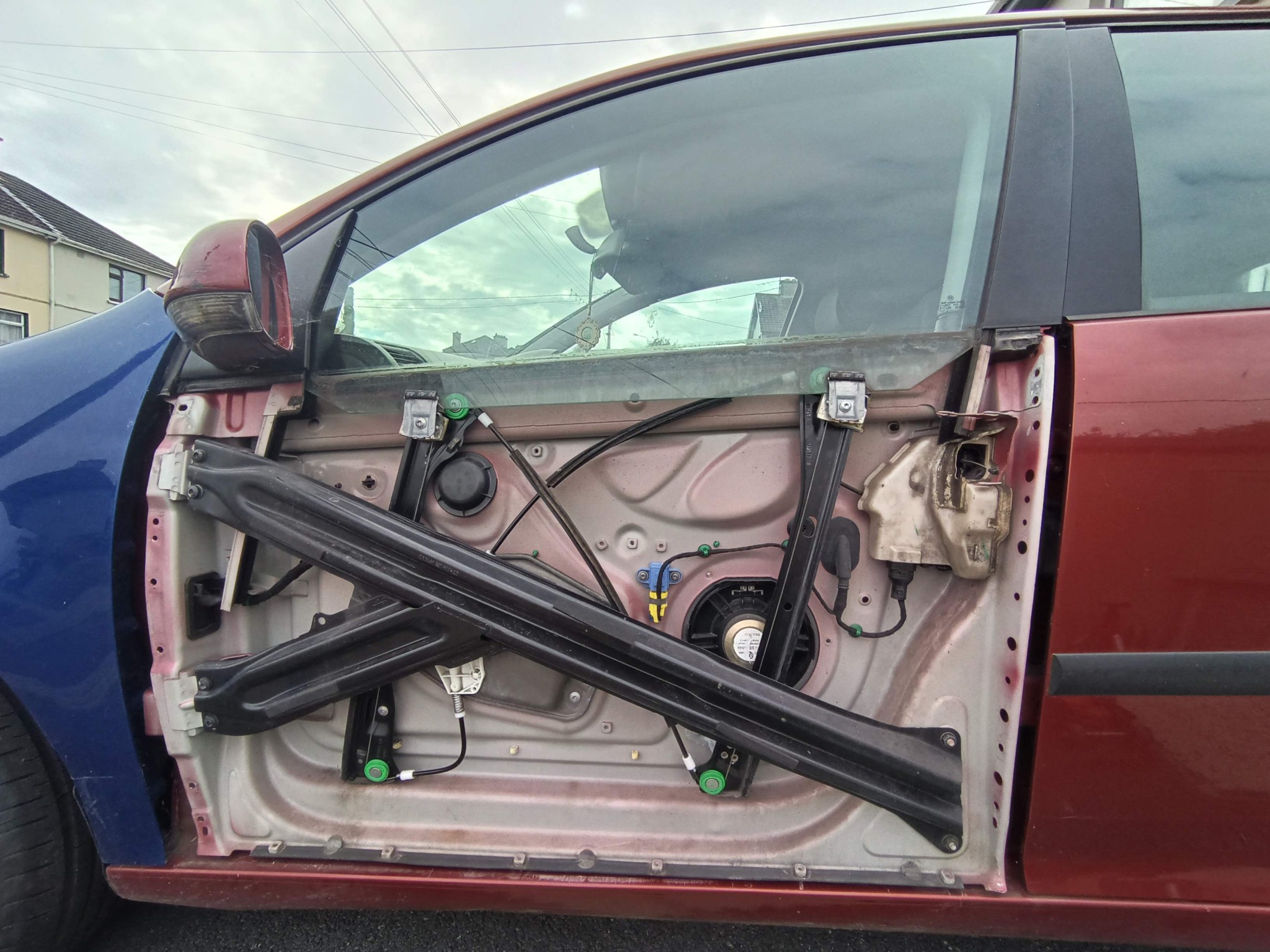 Naprawa mechanizmu zamka centralnego.