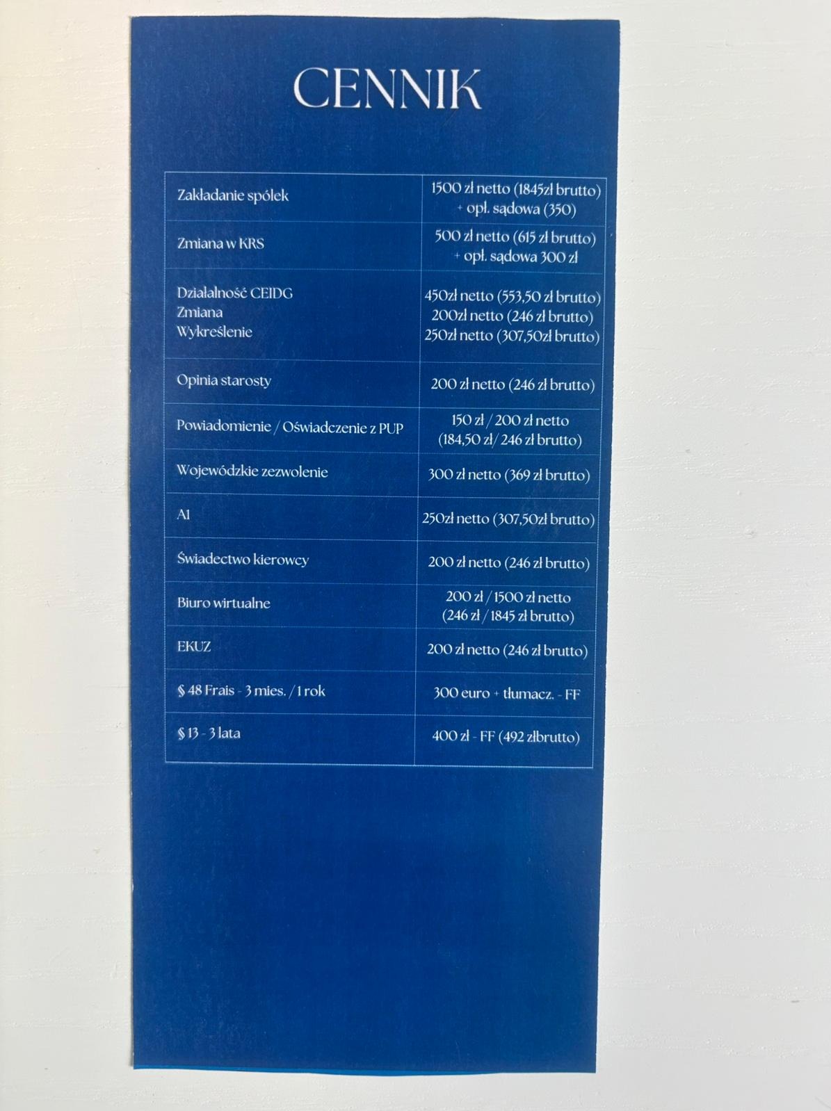 Cennik usług: zakładanie spółek, zmiana w KRS, działalność CEIDG, opinia starosty, biuro wirtualne, EKUZ i inne, z podanymi cenami netto i brutto.