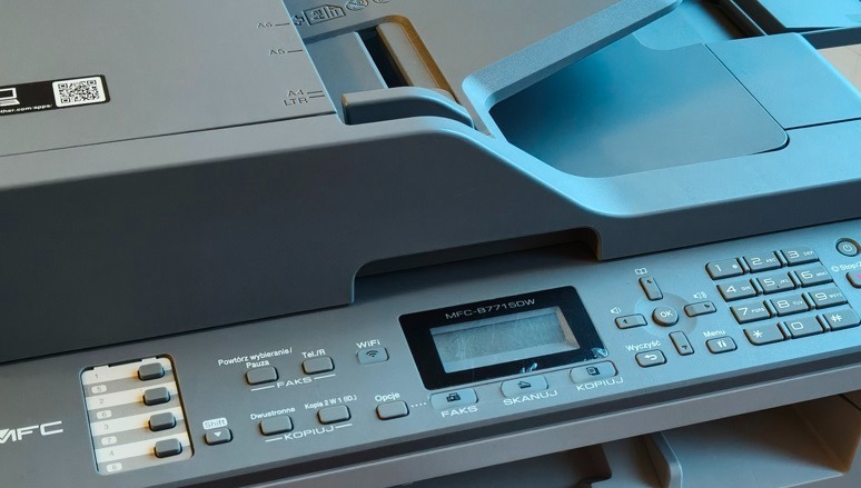 Wymiana uszkodzonych części w urządzeniu wielofunkcyjnym – BiuroTech Płock, serwis Łukasz Hipp