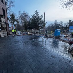 MTM-BRUK - Przed domem Chorz&oacute;w