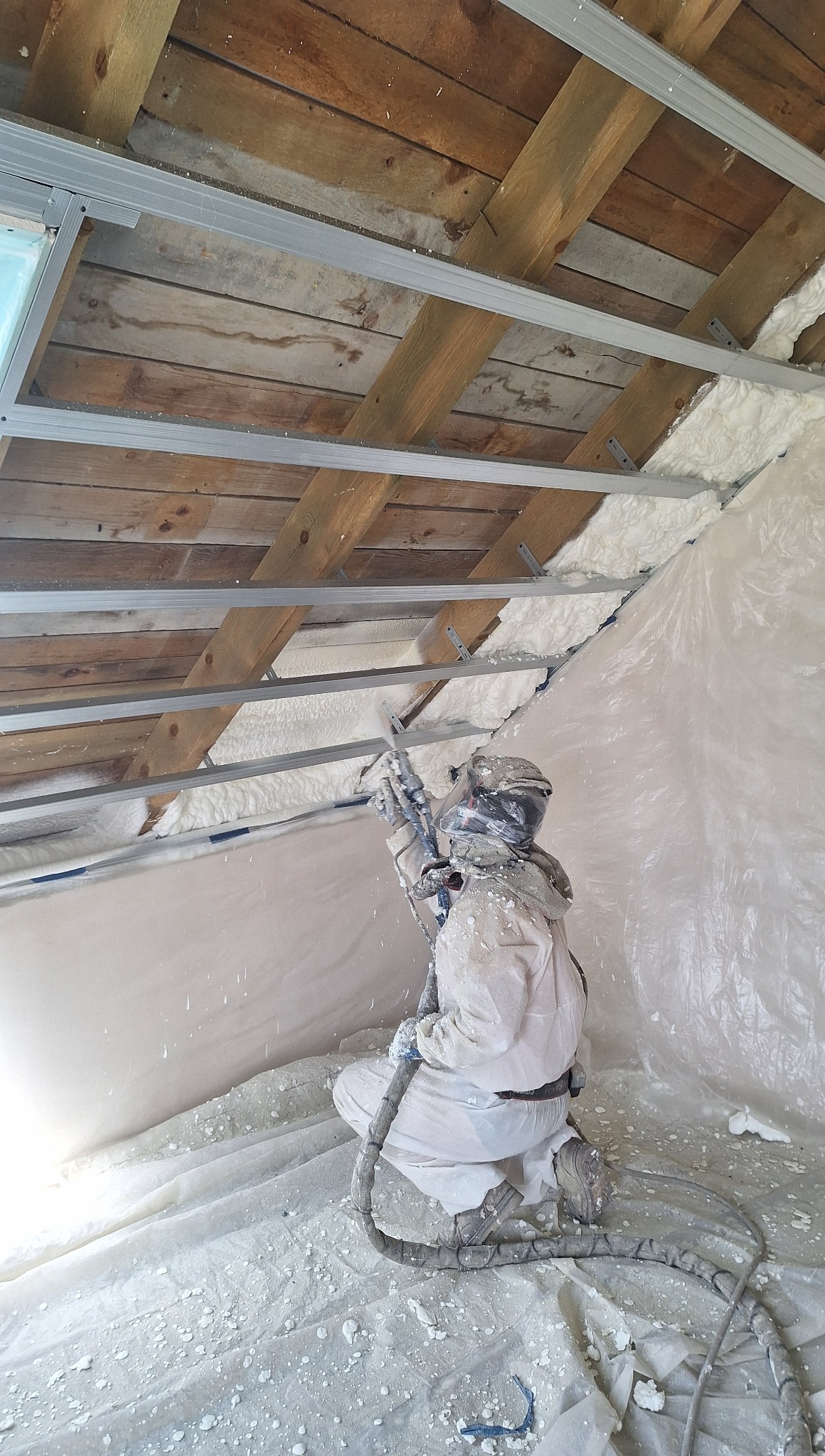 Ocieplenie pianą w gotowy stelaż