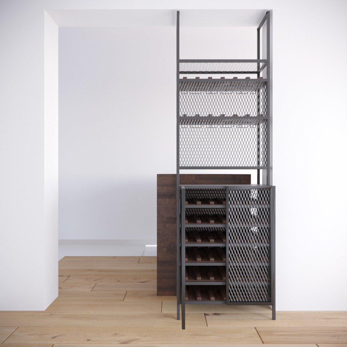 Metalowy regał na wino z ażurowymi ściankami, stojący na drewnianej podłodze w minimalistycznym wnętrzu. Widoczny fragment brązowej zabudowy i białe ściany.