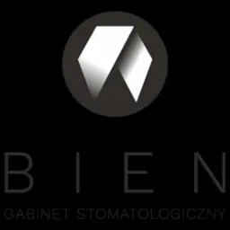 Logo gabinetu stomatologicznego: stylizowany ząb w okręgu nad nazwą 'BIEN Gabinet Stomatologiczny' na czarnym tle.