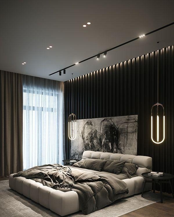 Nowoczesna sypialnia z podwieszanym oświetleniem szynowym i lampami wiszącymi, minimalistyczny design z ciemnymi panelami ściennymi i artystycznym obrazem.