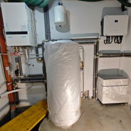 Kompleksowa realizacja instalacji w budynku. Fotowoltaika z magazynem energii, pompa ciepła Panasonic, wentylacja mechaniczna i odzyskiem ciepła i klimatyzacja.