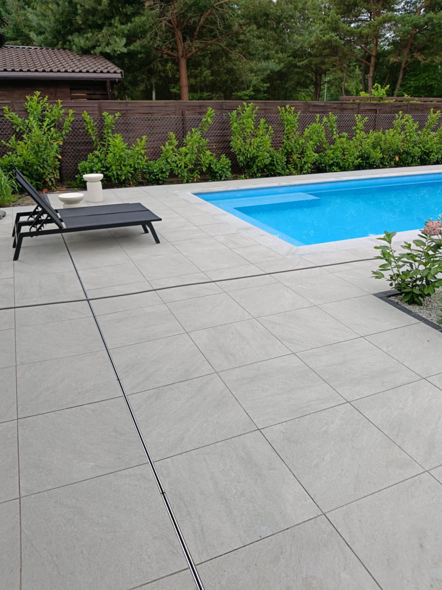 Nasze płyty gresowe na tarasie. Zoya- basen - montaż na gruncie.