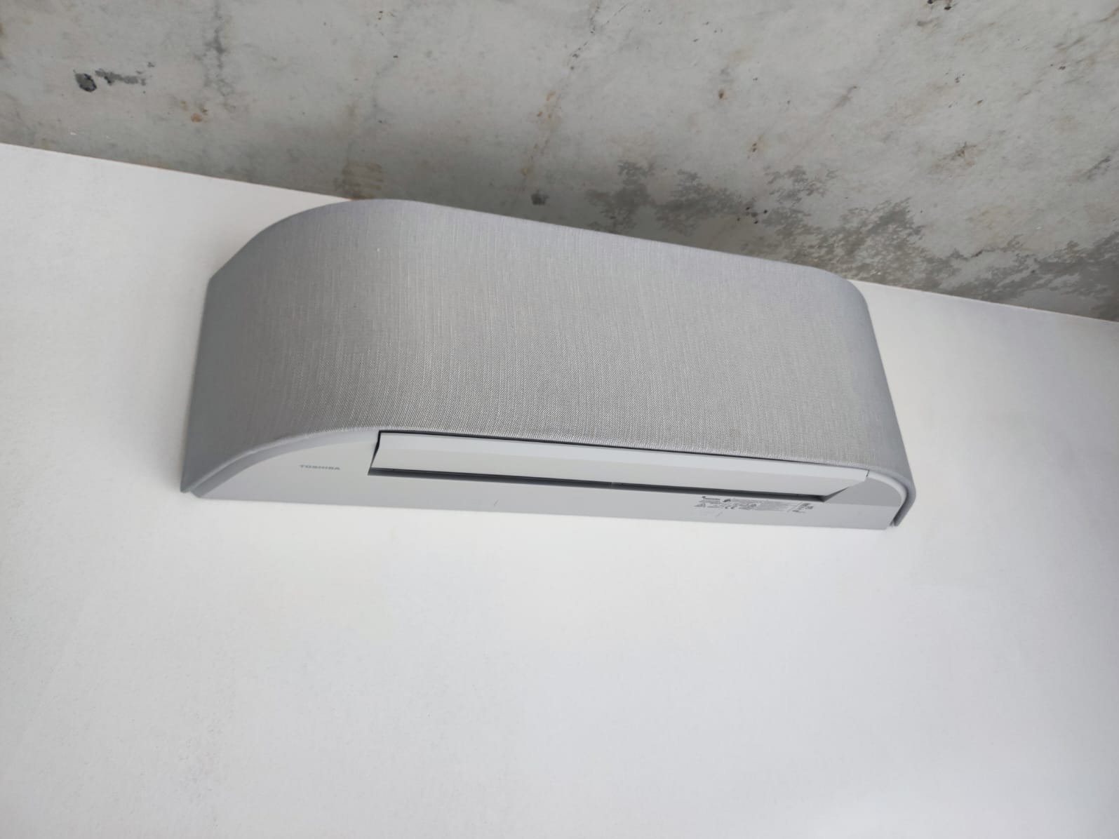 Montaż klimatyzacji Haori firmy Toshiba na przygotowanej wcześniej instalacji