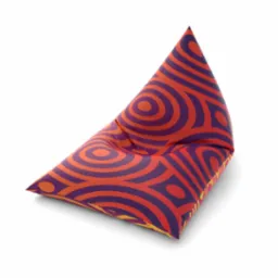 Puf w kształcie trójkąta, z wzorem koncentrycznych okręgów w odcieniach fioletu i pomarańczy, na białym tle. Nowoczesny design, wyraźna faktura materiału.