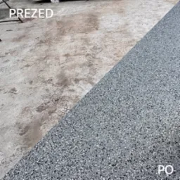 Zdjęcie posadzki żywicznej przed i po renowacji. Połowa kadru to szara, błyszcząca posadzka z drobinkami, druga połowa to surowy, szary beton.