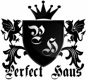 Czarno-białe logo firmy Perfect Haus: tarcza herbowa z koroną, smoki po bokach, ozdobne ornamenty i nazwa firmy w ozdobnym kroju pisma.