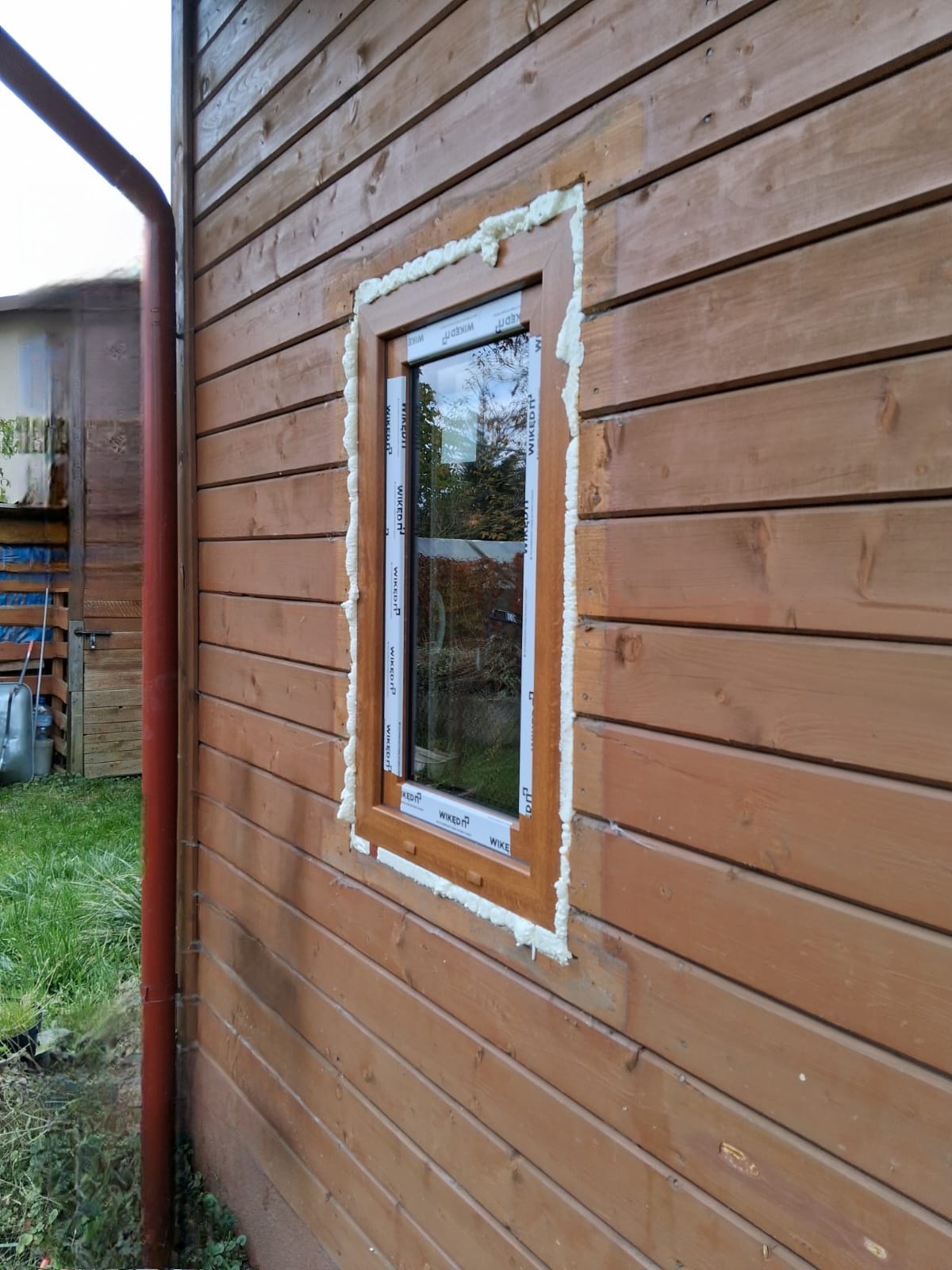 Okna Wikęd Veka Softline 76 MD z dodatkową trzecią uszczelka, kolor zloty dąb