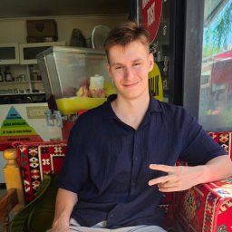 Bułka Marcin – Dietetyk i pasjonat zdrowego stylu życia
Licencjonowany dietetyk specjalizujący się w promocji zdrowia i dietetyce sportowej