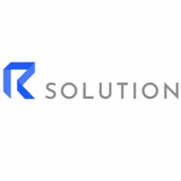 Minimalistyczne logo z niebieską literą 'R' ułożoną z pasków i szarym napisem 'SOLUTION' na białym tle. Prosta, nowoczesna identyfikacja wizualna.