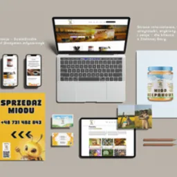 Kompozycja prezentująca branding i stronę internetową dla pasieki. Widoczny laptop z otwartą stroną, tablet, telefony, wizytówka, plakat i etykieta miodu. Całość w stonowanej kolorystyce.