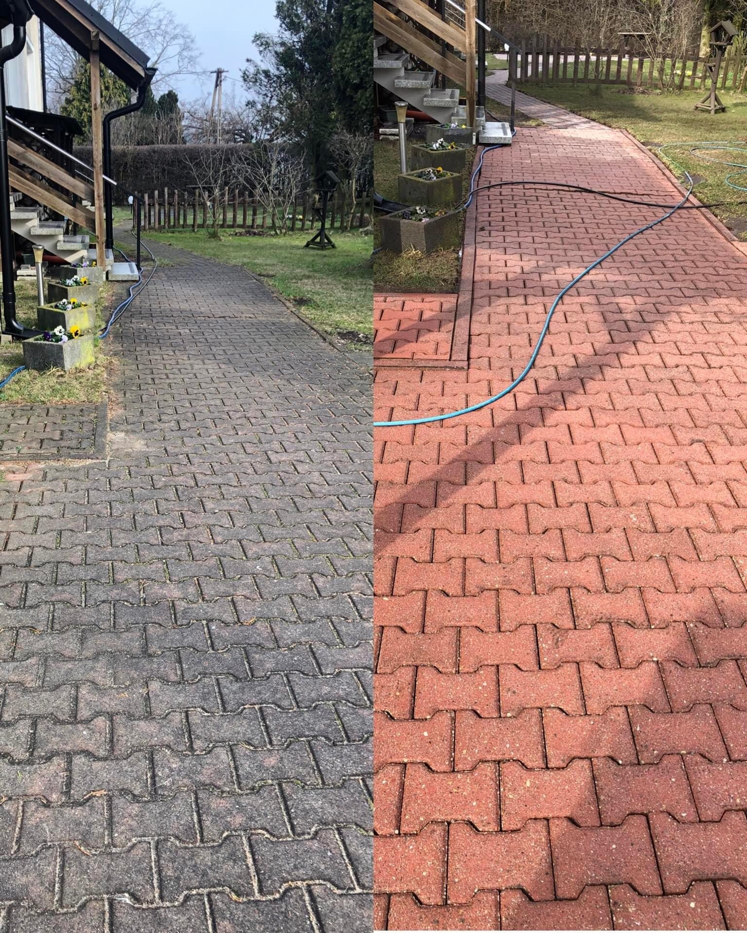 Efekt 'przed i po' czyszczenia kostki brukowej. Lewa strona brudna, szara. Prawa strona czysta, czerwona. Wąż ciśnieniowy na kostce.