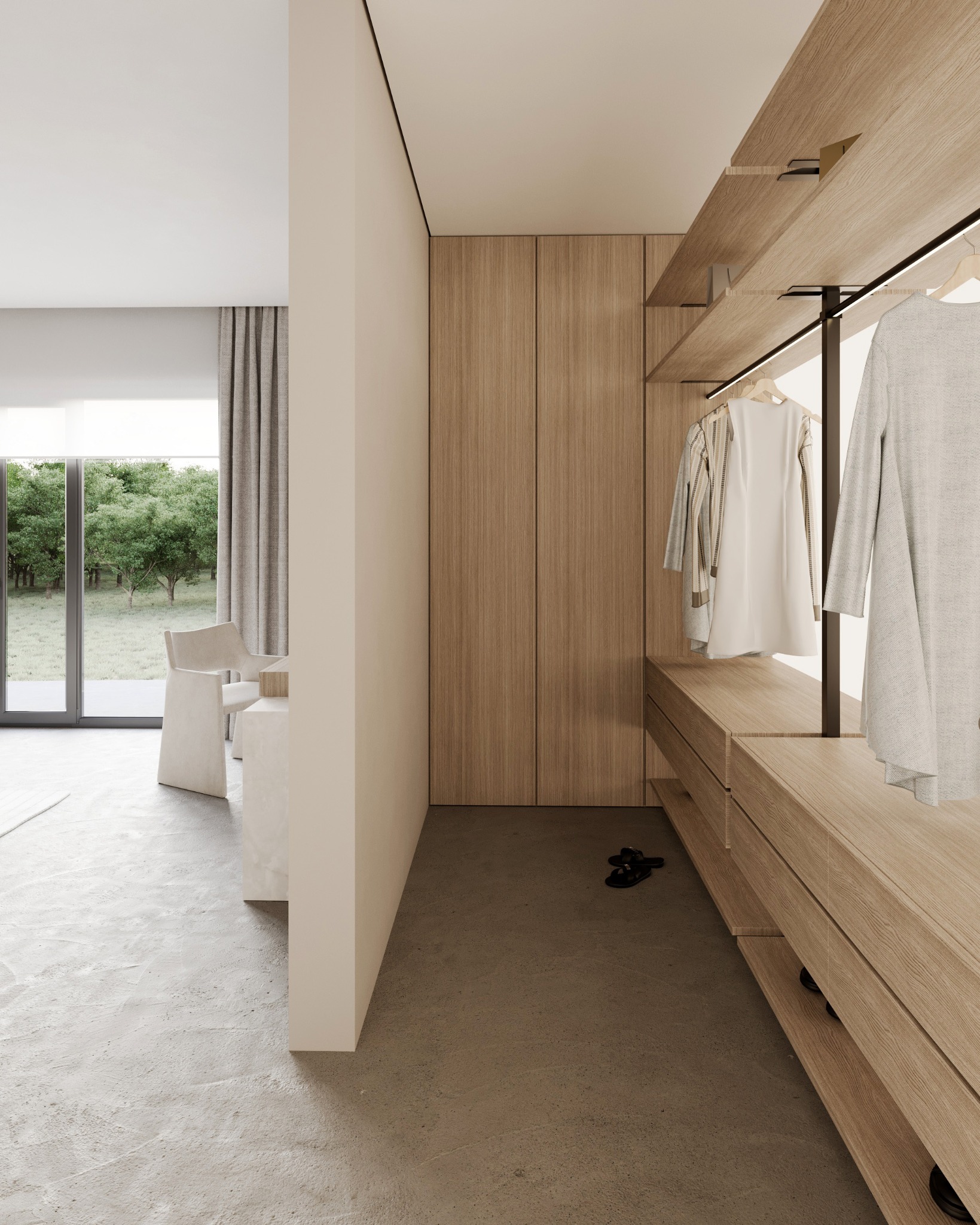 Nowoczesna garderoba z drewnianymi szafami i otwartymi półkami, minimalistyczny design, widok na pokój z oknem i zielenią na zewnątrz. Stonowana kolorystyka, eleganckie wykończenie.