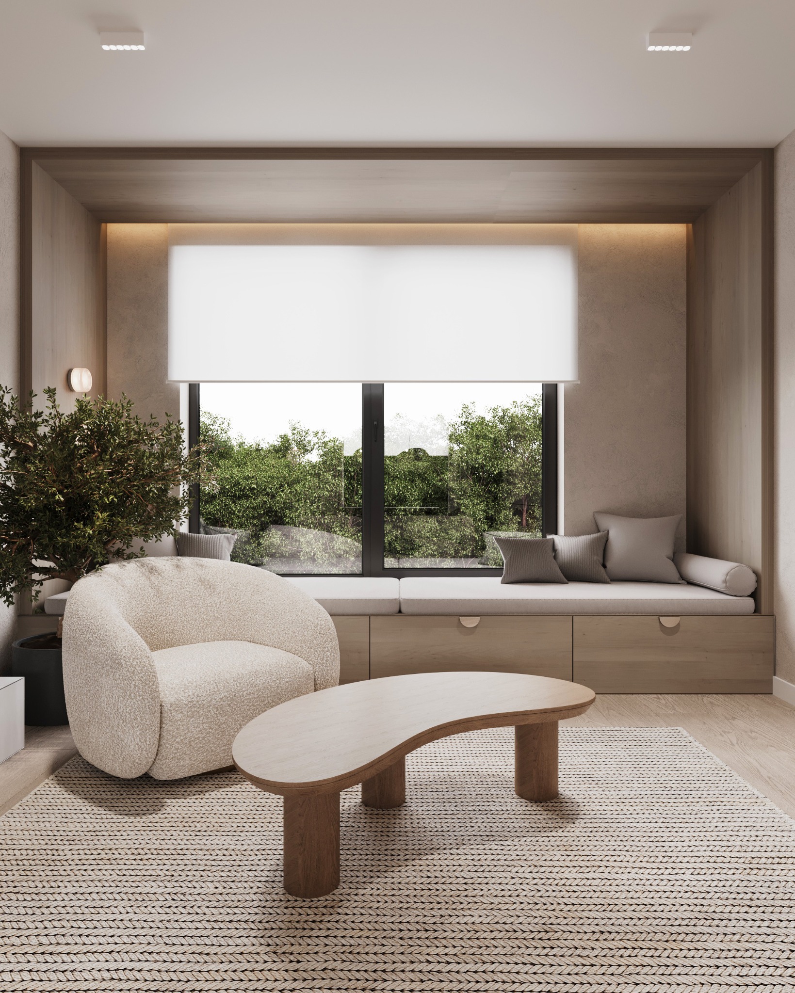 Neutralna aranżacja pokoju dziennego z oknem, siedziskiem, puszystym fotelem i stolikiem kawowym na wzorzystym dywanie. Widok na zieleń za oknem, ciepłe oświetlenie.