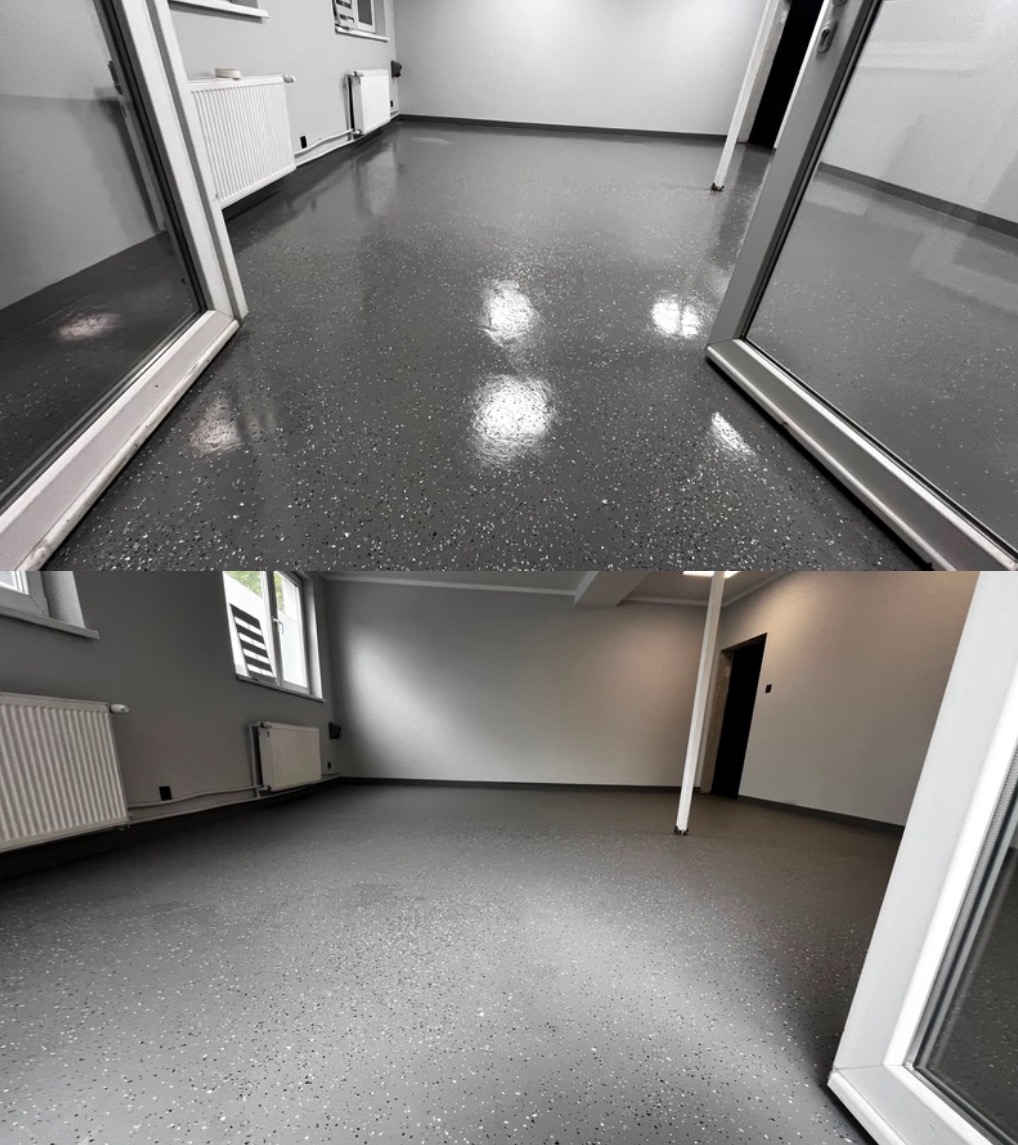 Dwa ujęcia szarej, połyskującej posadzki z żywicy w pustym wnętrzu. Widoczne okna, drzwi i grzejniki. Na podłodze delikatny wzór z drobinek.