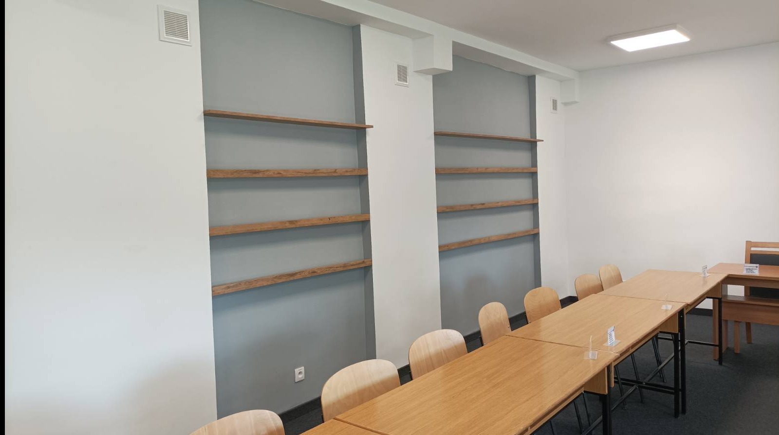 Półki z niewidocznym mocowaniem