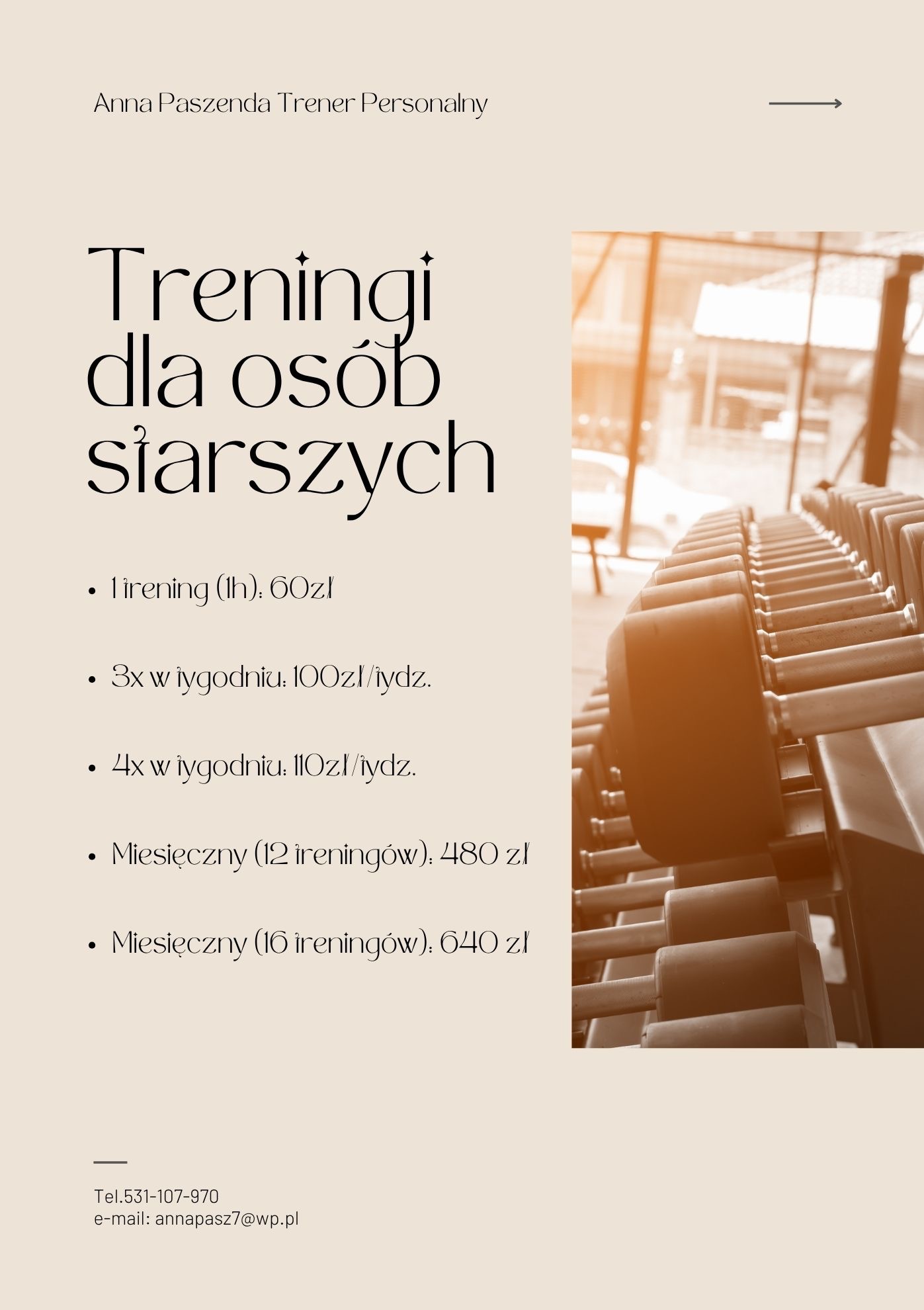 Grafika z ofertą treningów personalnych dla seniorów, cennik i kontakt do Anny Paszendy. W tle rząd hantli w siłowni, ciepłe światło.