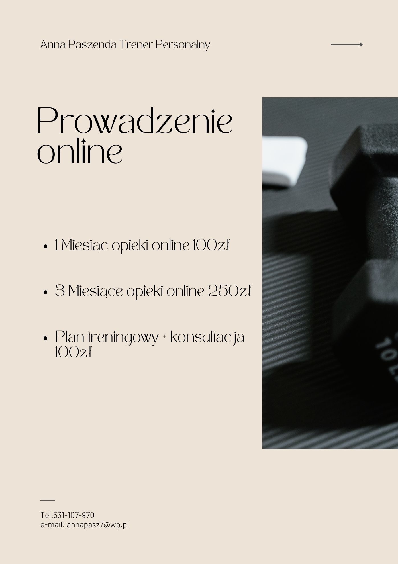 Oferta online trenera personalnego: 1 miesiąc opieki, 3 miesiące opieki, plan treningowy z konsultacją. W tle ciężarki.