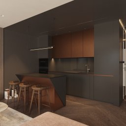 GAMKO+PARTNERS Sp. z o.o. - Nowoczesna kuchnia z wyspą i drewnianymi hokerami. Ciemna kolorystyka, oświetlenie LED, parkiet w jodełkę i fragment sofy w tle. Minimalistyczny design.