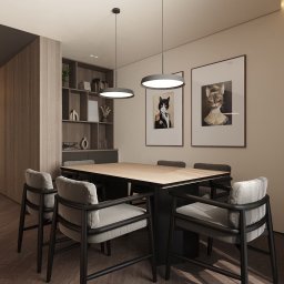 GAMKO+PARTNERS Sp. z o.o. - Nowoczesna jadalnia: stół z jasnym blatem, czarne krzesła z szarymi poduszkami, okrągłe lampy sufitowe i grafiki z kotami w ramkach. Minimalistyczny design.