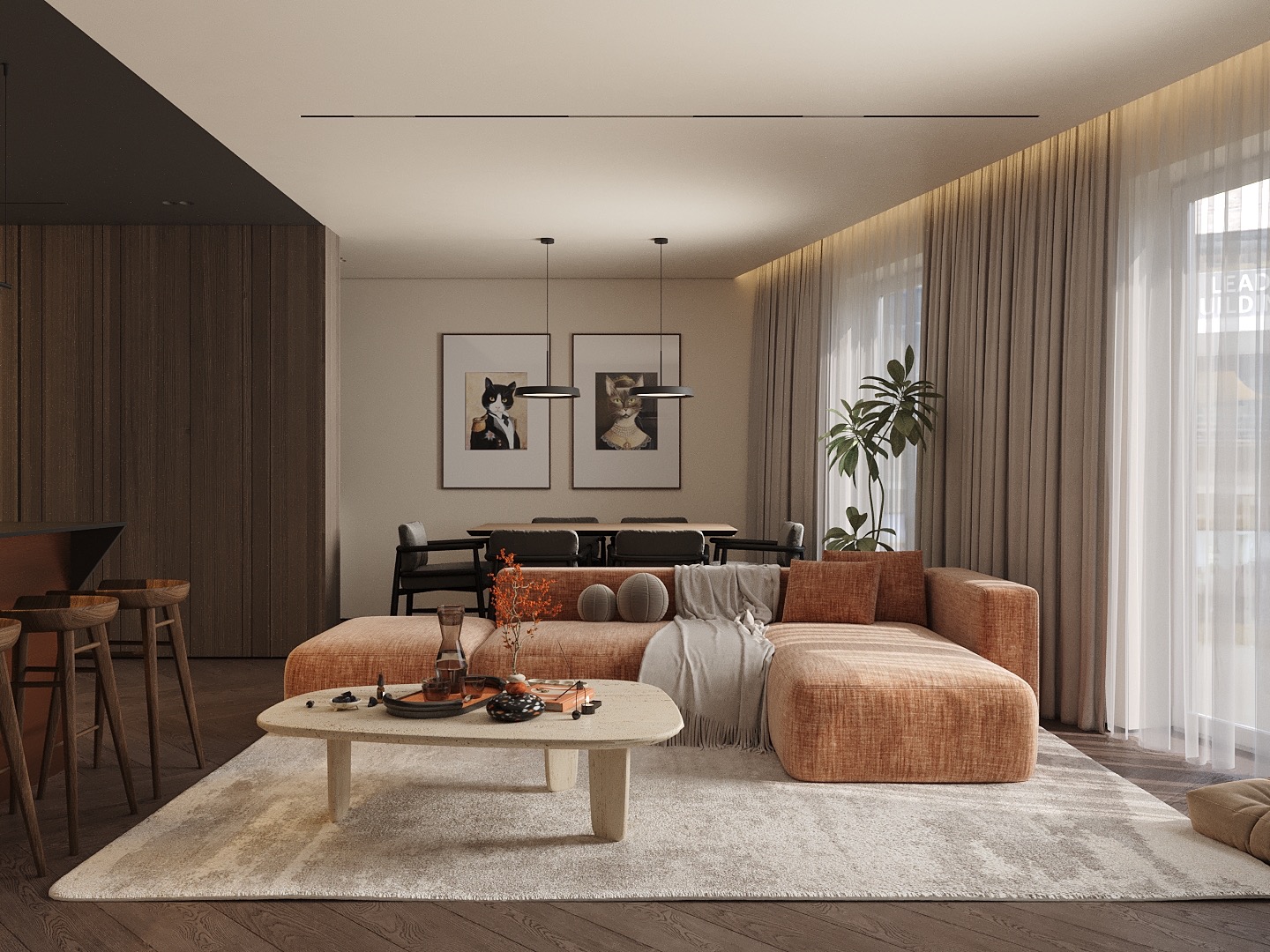 Stylowy salon z pomarańczową sofą narożną, stolikiem kawowym z dekoracjami i portretami kotów na ścianie. Minimalistyczne lampy wiszące i drewniane panele dodają elegancji.