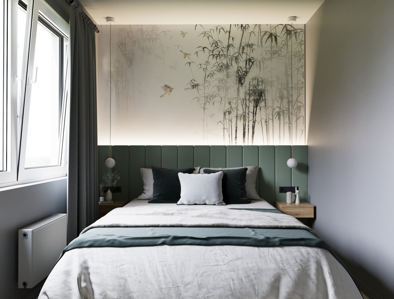 Sypialnia z łóżkiem, zielonym zagłówkiem i tapetą z motywem bambusa. Minimalistyczny design, naturalne światło z okna. Nowoczesne lampki nocne.