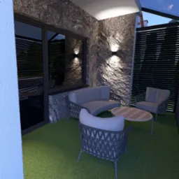 Nowoczesny balkon z kamienną ścianą, szarymi meblami wypoczynkowymi i sztuczną trawą. Stonowana kolorystyka, oświetlenie punktowe podkreśla fakturę kamienia.