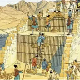 Ilustracja budowy Wielkiego Muru Chińskiego: robotnicy, rusztowania, transport materiałów. Ujęcie na fragment muru w trakcie wznoszenia, z widocznym krajobrazem.