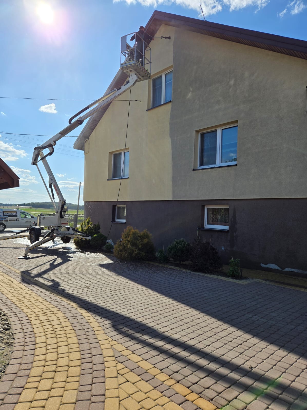 W razie konieczności mamy do dyspozycji podnośnik .