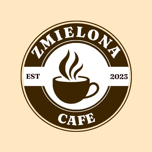Okrągłe logo kawiarni 'ZMielona Cafe' z filiżanką kawy, datą założenia 2023 i napisem 'EST'. Ciemnobrązowe detale na kremowym tle.