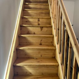 Cyklinowanie schodów Zduńska Wola 1