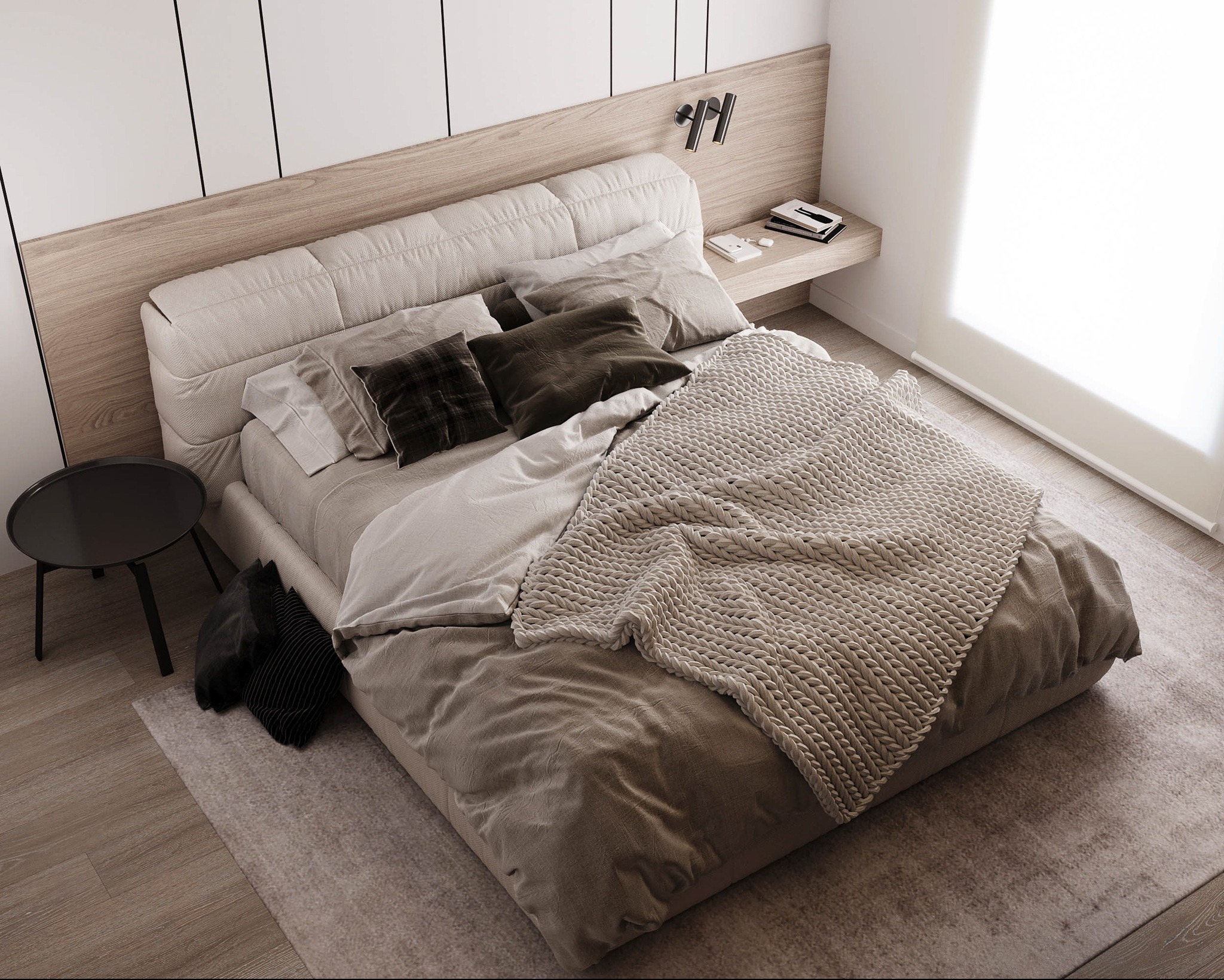 Neutralna sypialnia z drewnianym zagłówkiem, beżową pościelą i dywanem. Minimalistyczna lampka nocna i stolik dodają nowoczesnego charakteru.