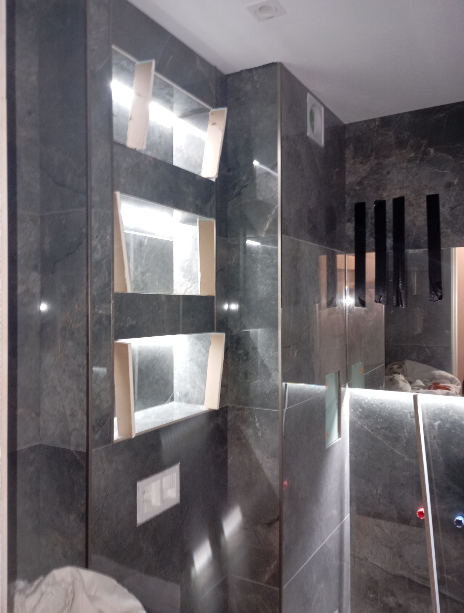 Łazienka w trakcie pracy wysoki standard tak jak pisałem jeżeli chodzi o więcej zdjęć pisać priv