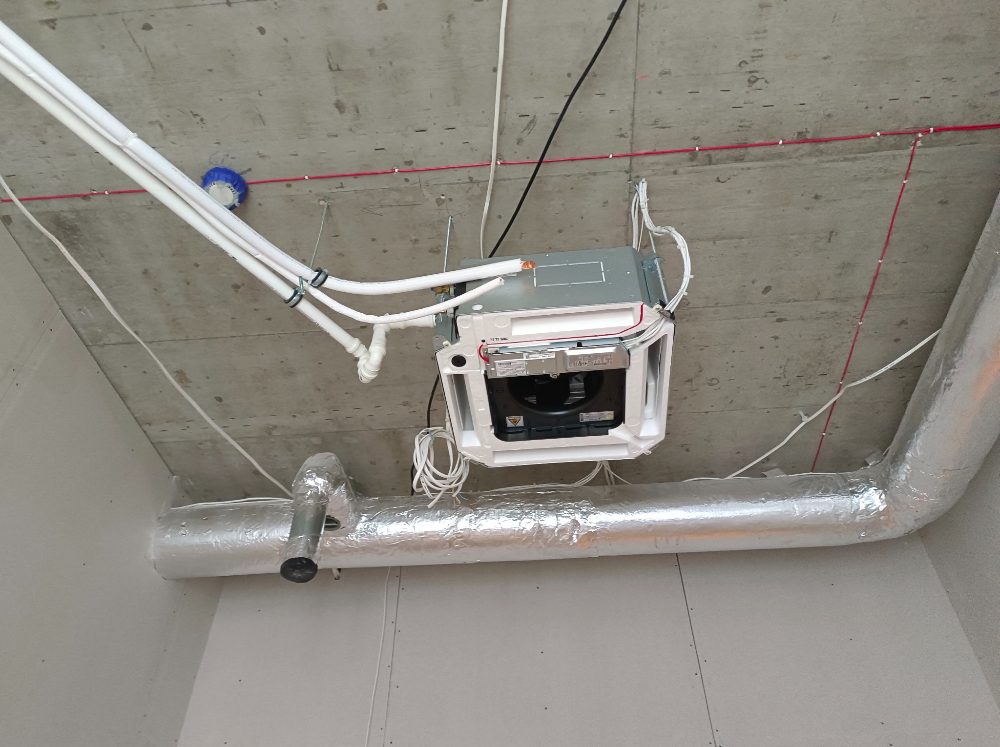 Kasetonowe montowane w suficie podwieszanym.