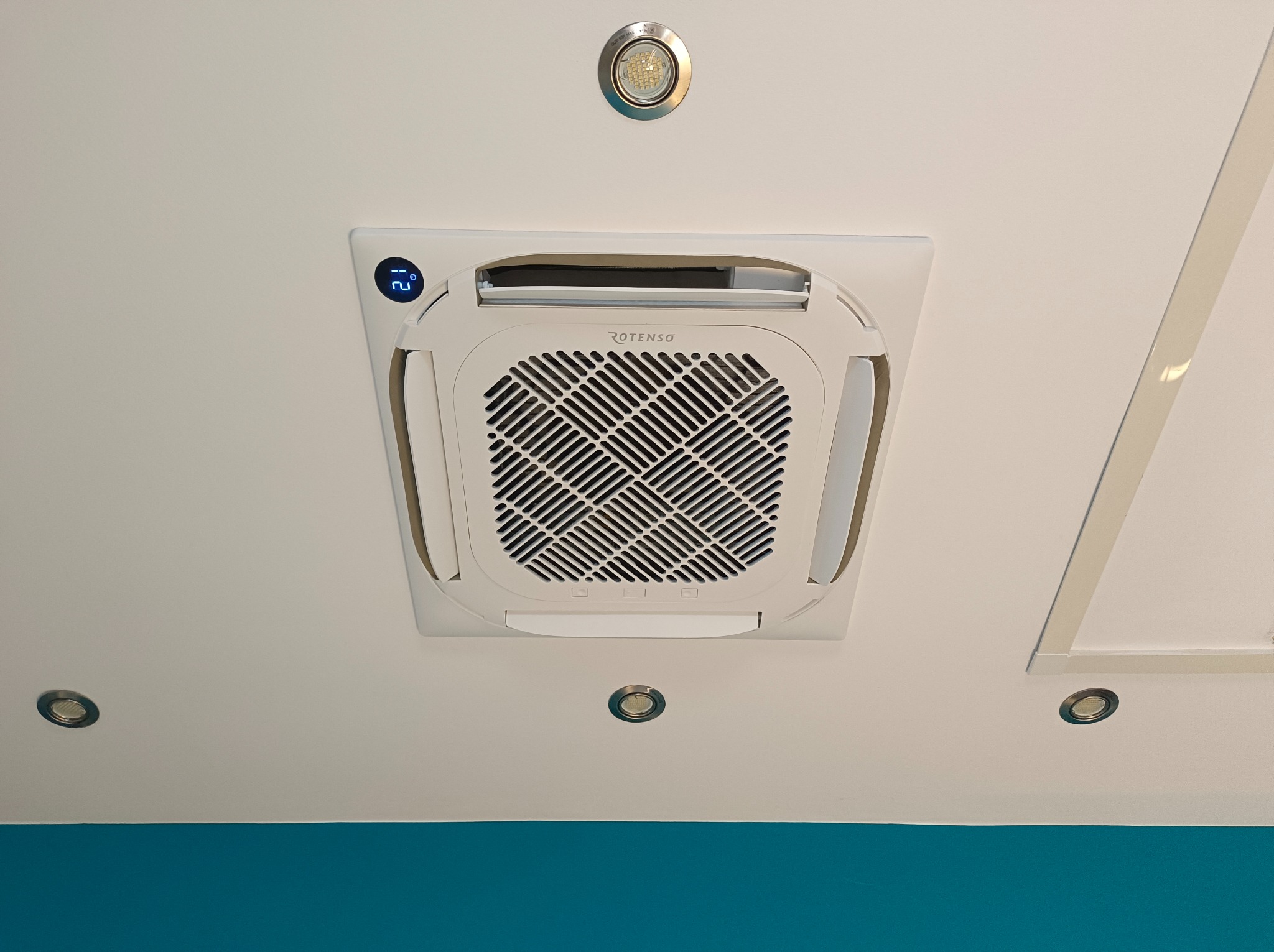 Kaseta w przedpokoju, sprawdza się.