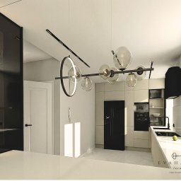 EWA CISZEWICZ-KRITSCHGAU Studio Projektowe Wnętrz Evahause- Luxury - Nowoczesna kuchnia w odcieniach beżu i czerni z designerską lampą sufitową. Minimalistyczne fronty szafek i sprzęt AGD w czarnym kolorze. Widoczny fragment blatu.