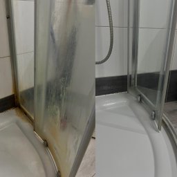 Rodzinny Porządek - Kabina prysznicowa przed i po czyszczeniu. Po lewej stronie widoczne silne zabrudzenia, po prawej czysta kabina z widocznymi elementami mocującymi.