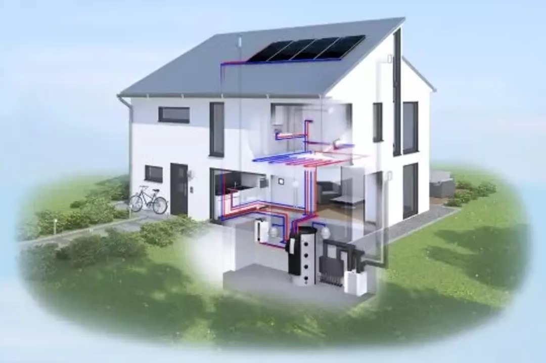 Przekrój 3D domu z wizualizacją instalacji hydraulicznej i paneli słonecznych na dachu. Widoczne rury w kolorach czerwonym i niebieskim, oraz zbiornik na wodę w piwnicy.