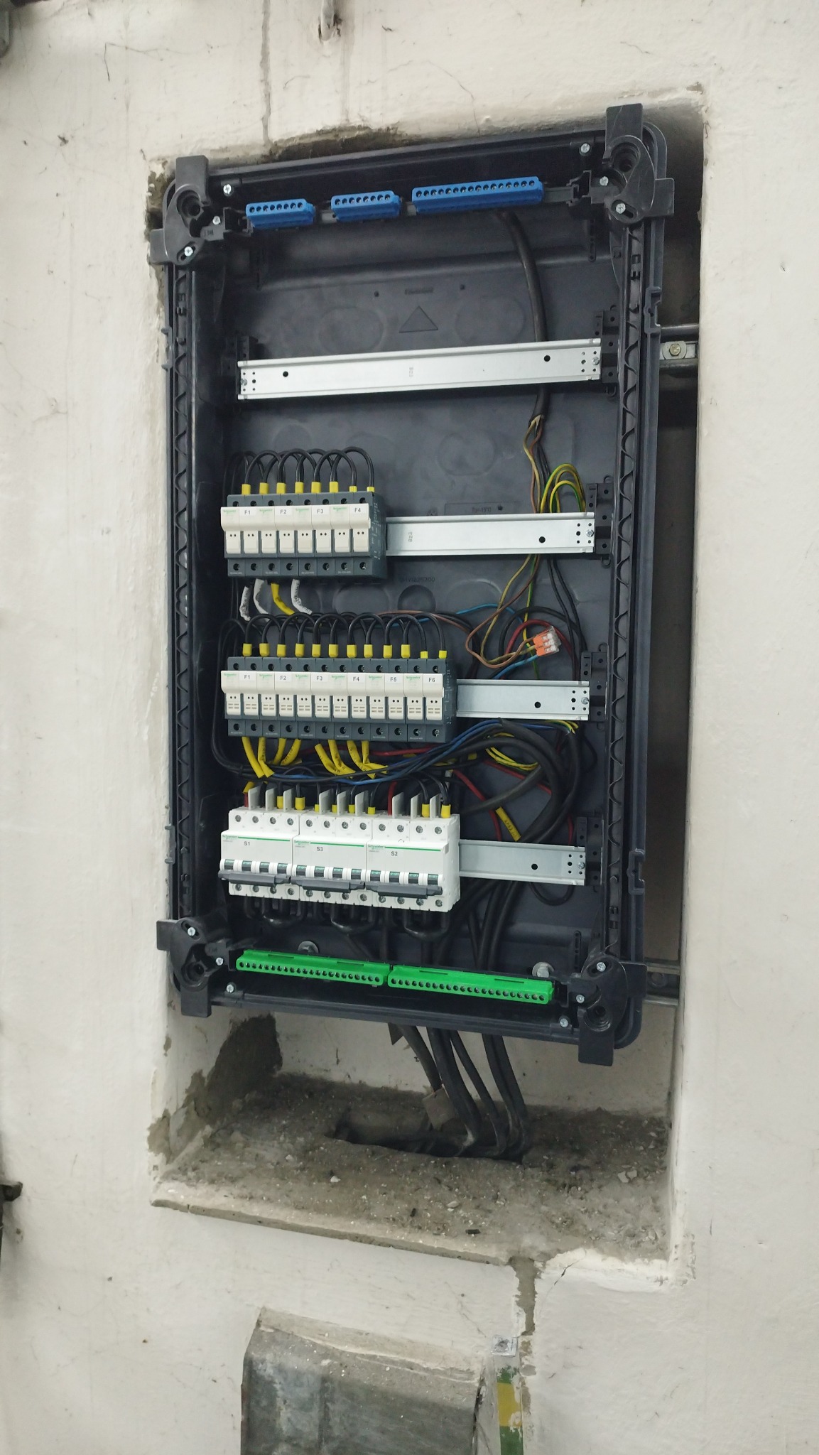 modernizacja rozdzielni elektrycznej