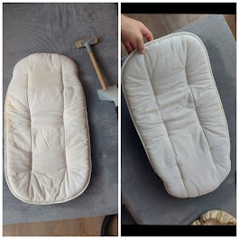 Poduszka do wózka dziecięcego przed i po czyszczeniu. Po lewej stronie widoczne zabrudzenia, po prawej czysta, jaśniejsza poduszka trzymana w dłoni.