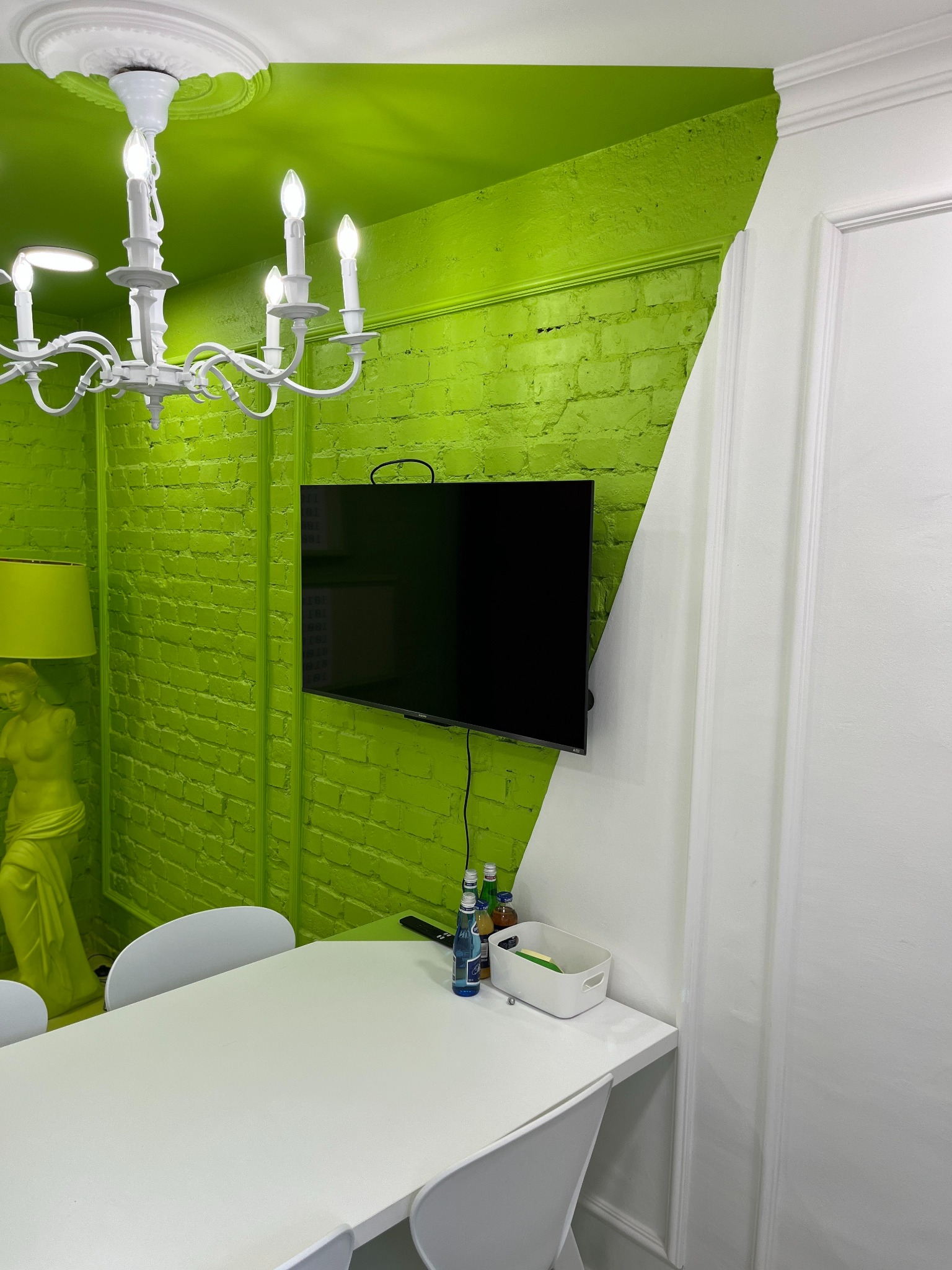 Sztukateria ścienna i sufitowa.