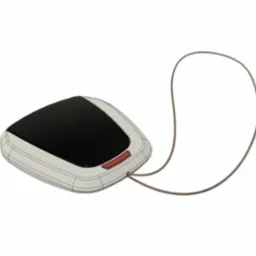 Model 3D urządzenia z czarnym ekranem, czerwonym przyciskiem i sznurkiem, widoczny w perspektywie, na białym tle. Modelowanie CAD.