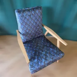 Stylowe krzesło z drewnianą ramą i miękkim siedziskiem w geometryczny wz&oacute;r na tle turkusowej ściany. Nowoczesny design z akcentem vintage.